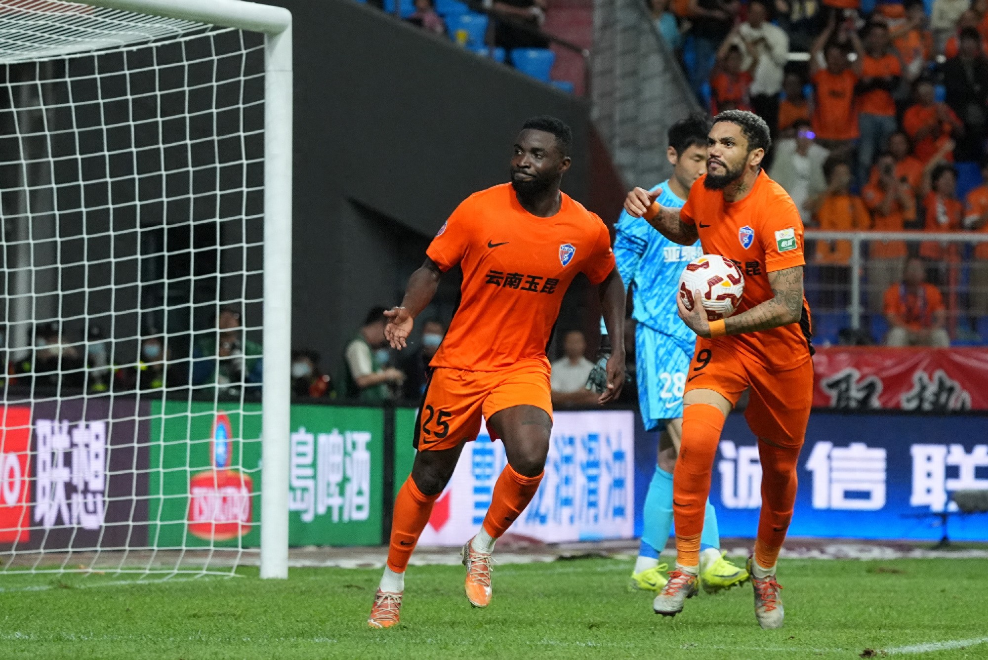 梅西拥抱引,争议,球迷遭拘禁,开宝体育官网,开宝体育平台,开宝体育链接,开宝体育官方