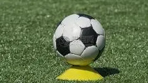 “意甲烽火：国际米兰一骑绝尘，巴塞罗那逆袭复仇；曼城虽捷四强心有不甘”