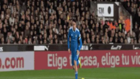 埃贝尔与赫内斯因疾缺席，未现身拜仁对圣保利比赛现场